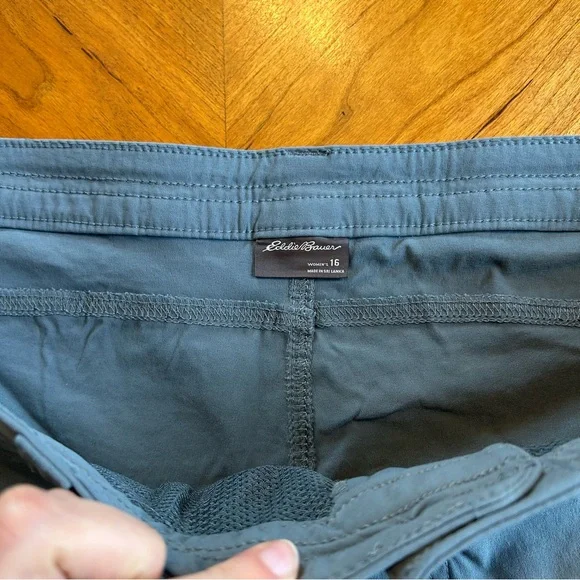 Eddie Bauer Hiking Shorts - Picture 3 of 4